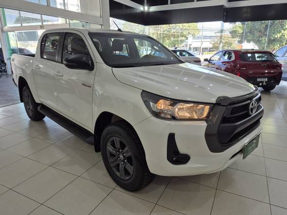 TOYOTA HILUX 2.8 D-4D TURBO DIESEL CD SR 4X4 AUTOMÁTICO TOYOTA HILUX 2.8 D-4D TURBO DIESEL CD SR 4X4 AUTOMÁTICO